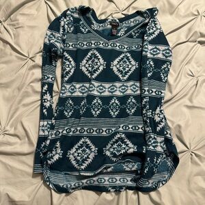 Tribal Women's Teal and White Geometric Long Sleeve Top